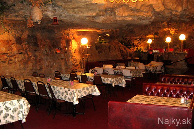 SS_Crazy_Restaurant_Experiences_Cave_Resto