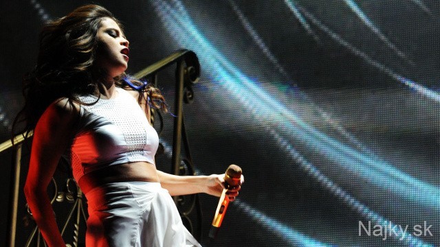 Selena Gomez Performs