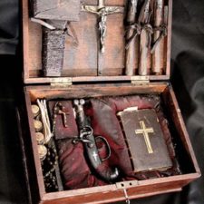 creepy-items-from-past12