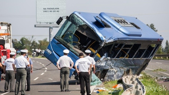 BRATISLAVA: Havária autobusu