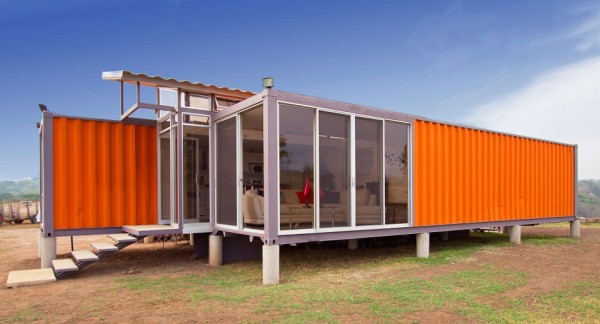 http://tinyhousetalk.com/wp-content/uploads/containers-of-hope-tiny-houses-03-600x324.jpg