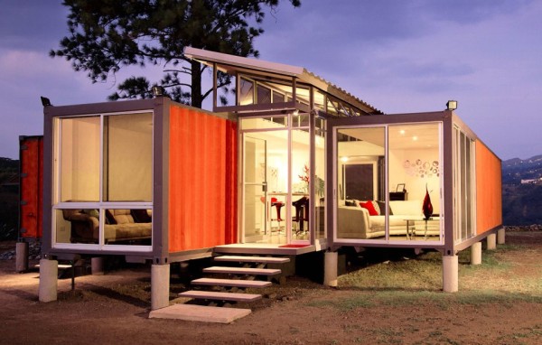 http://tinyhousetalk.com/wp-content/uploads/containers-of-hope-tiny-houses-04-600x382.jpg