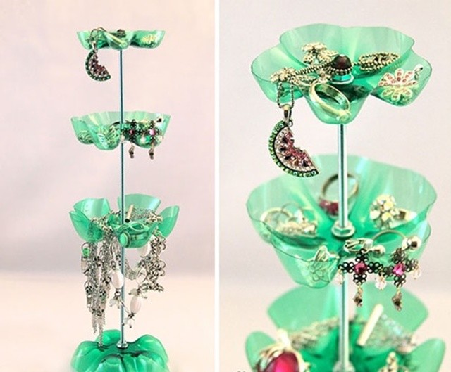 http://www.fabartdiy.com/40-fab-art-diy-ideas-and-projects-to-recycle-plastic-bottles/