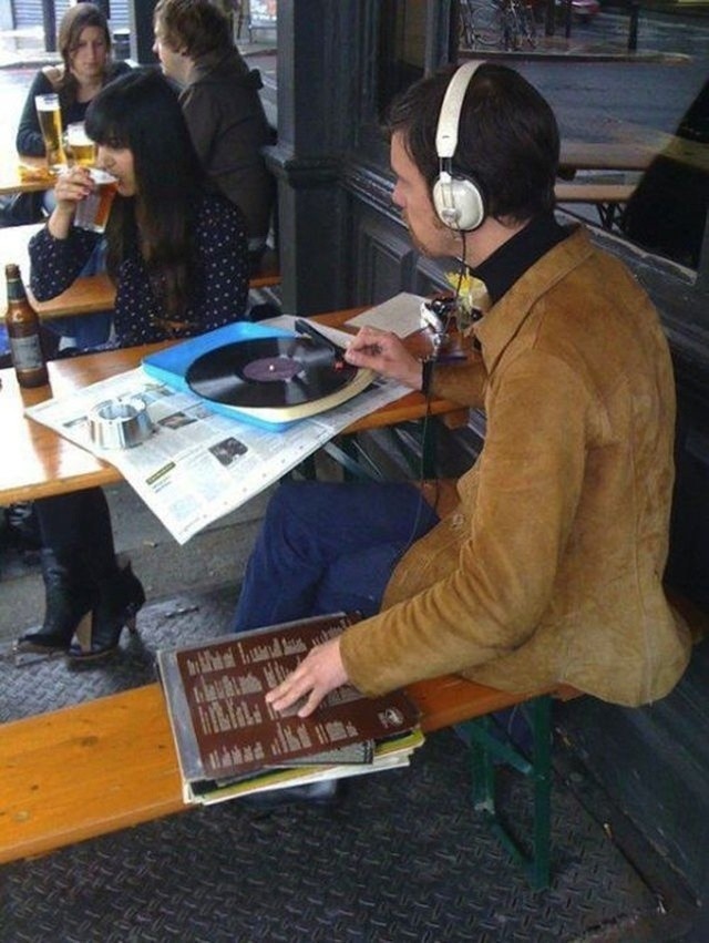 www.reddit.com/r/funny/comments/17zza2/this_takes_hipster_to_a_whole_new_level/