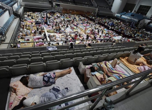 http://www.boredpanda.com/thousands-of-students-are-sleeping-at-the-university-gymnasium-in-china/