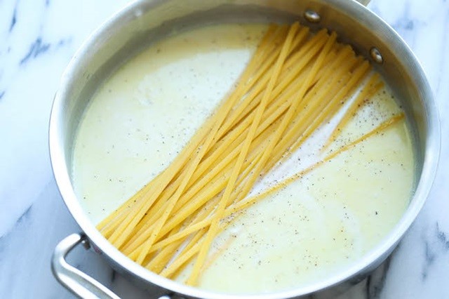 http://www.viralthread.com/one-pot-garlic-parmesan-pasta-is-the-hassle-free-weeknight-meal-of-your-dreams/