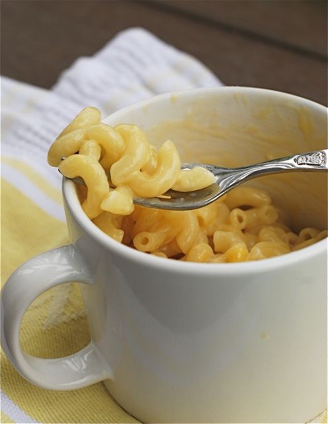 http://www.babble.com/best-recipes/instant-mug-o-mac-cheese-in-the-microwave/