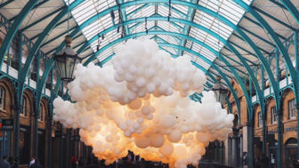 Umelec inštaloval 100.tisíc balónov.