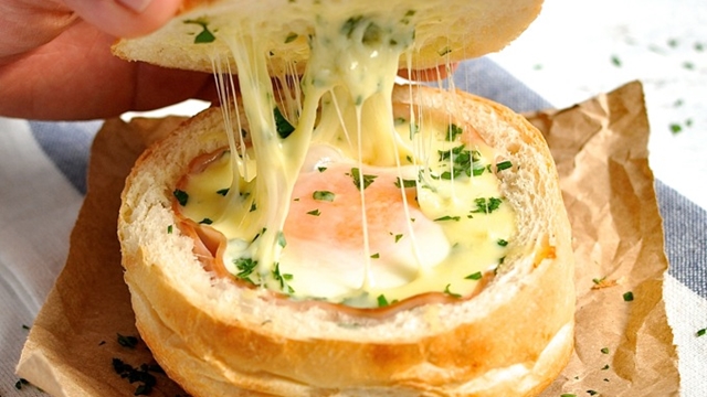 No-Washing-Up-Ham-Egg-Cheese-Bread-Bowls