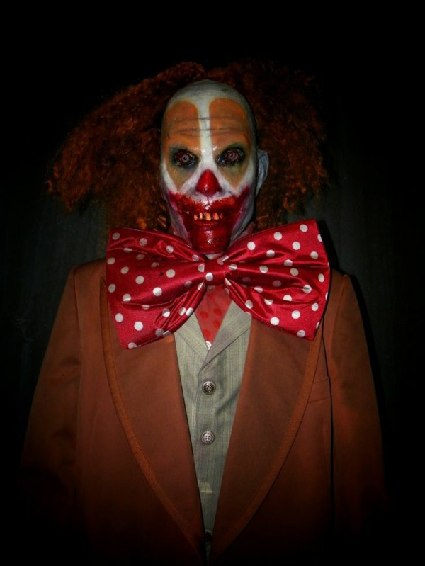 http://www.freshdesignpedia.com/wp-content/uploads/cool-horror-halloween-costumes-the-breath-robbing/cool-horror-halloween-costumes-motives-clown.jpg 