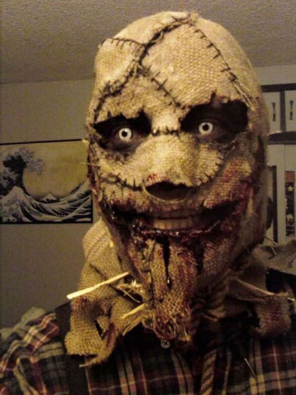 http://www.freshdesignpedia.com/wp-content/uploads/cool-horror-halloween-costumes-the-breath-robbing/cool-horror-halloween-costumes-scary-zombie.jpg 