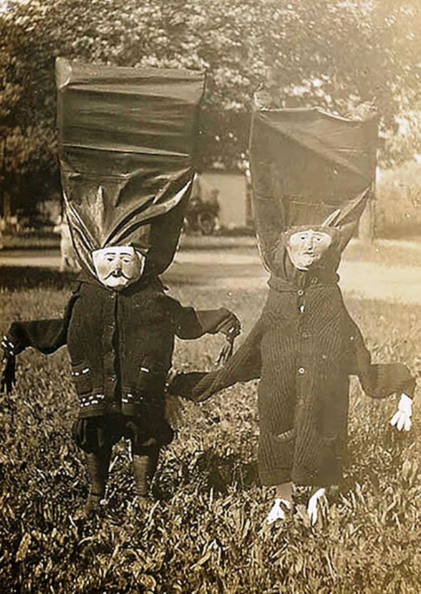 Scary vintage halloween creepy costumes 11 57f6494881cbd__605.jpg
