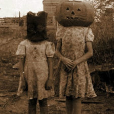 Scary vintage halloween creepy costumes 4 57f6493a30d96__605.jpg