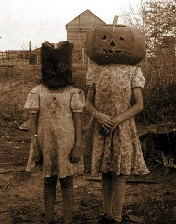 Scary vintage halloween creepy costumes 4 57f6493a30d96__605.jpg