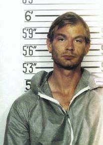 https://en.wikipedia.org/wiki/Jeffrey_Dahmer#/media/File:Jeffrey_Dahmer_Milwaukee_Police_1991_mugshot.jpg