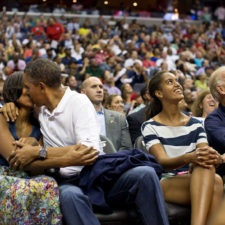 Michelle barack obama love photos 20 587ce81ddd430__880.jpg