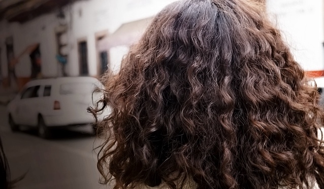 Husté vlasy môžete dosiahnuť aj pomocou stravy. Po dlhých a zdravých vlasoch túži každá žena.