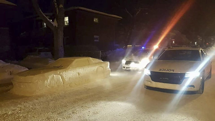 Snow car police simon laprise montreal canada 11 5a61a0b9e1d42__700.jpg