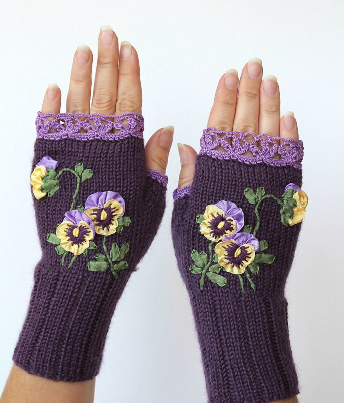 I embroider gloves for women who every day want to feel and look special and original 5a9e62ad8a090__880.jpg