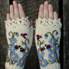I embroider gloves for women who every day want to feel and look special and original 5a9e62ba76c8b__880.jpg
