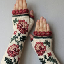 I embroider gloves for women who every day want to feel and look special and original 5a9e62dd84715__880.jpg