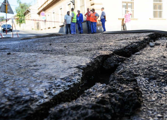 NITRA: Prasknuté potrubie cesta