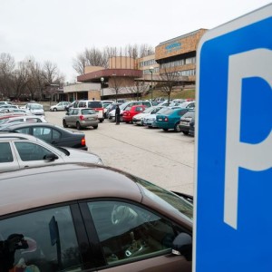 BRATISLAVA: Odbory chcú bezplatné parkovanie