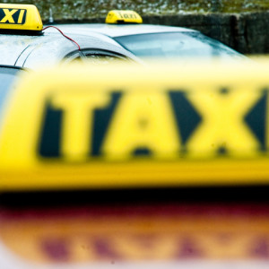 BRATISLAVA: Protestná jazda taxikárov
