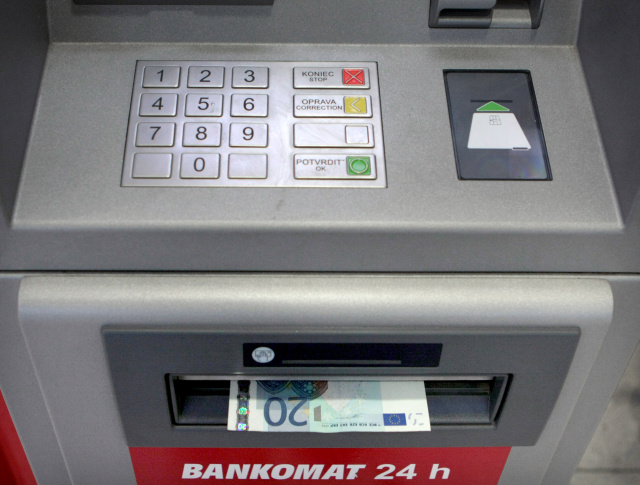 ILUSTRAÈNÉ: Bankomaty