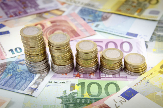 Euro peniaze eurobankovky thinkstock