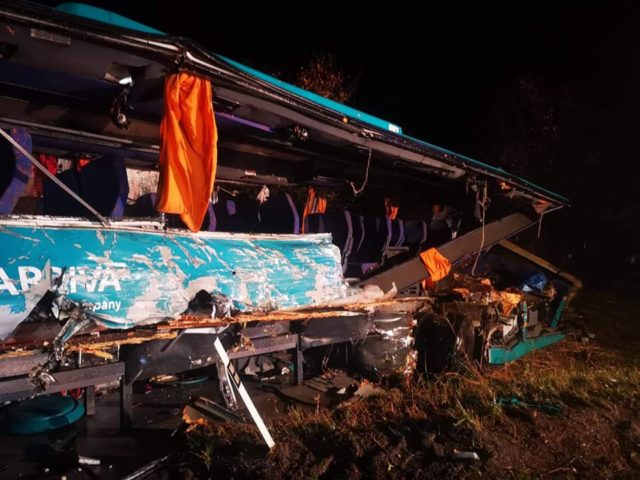 HASIČI: Tragická nehoda autobusu a kamióna