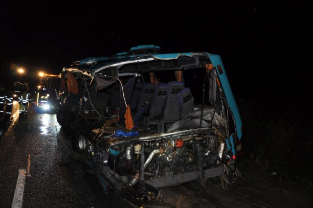 POLÍCIA: Tragická nehoda autobusu a kamióna