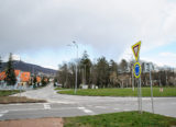Pohľad na prázdnu cestu v smere Zobor - centrum mesta Nitra počas mimoriadnej situácie v súvislosti s výskytom ochorenia COVID-19 spôsobeným koronavírusom (2019-nCoV) na Slovensku. Nitra, kruhový objazd