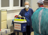 Príprava očkovacej látky pred začatím očkovania na Slovensku vakcínou na prevenciu ochorenia COVID-19 vo Fakultnej nemocnici (FN) v Nitre. Nitra, 26. december 2020.