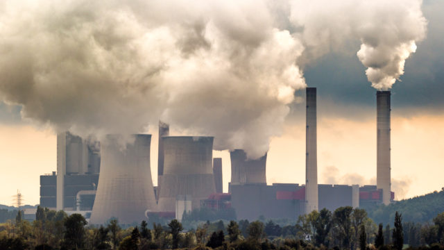 emisie, továrne, znečistenie