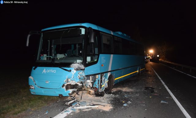 Nehoda nitra auto autobus 2.jpg