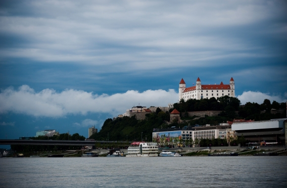 V Bratislave najvyšší priemerný mesačný plat