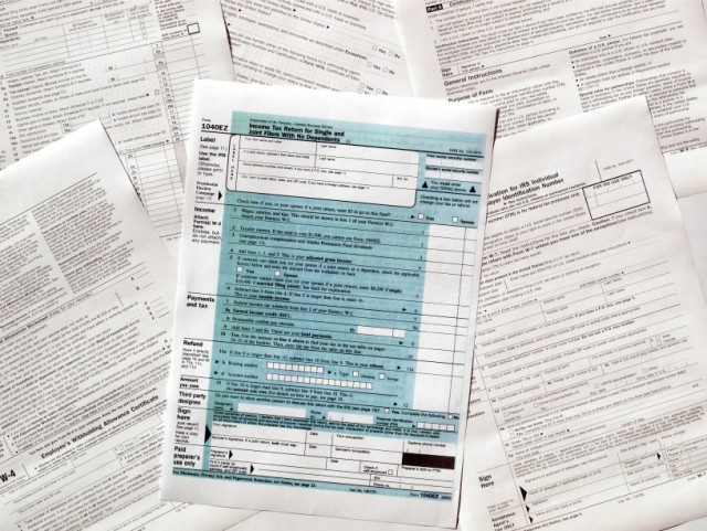 Povinná elektronická komunikácia daňovému a colnému úradu sa posúva na 1. apríl 2012
