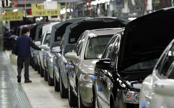 Únia chce zlepšiť podporu automobilového priemyslu
