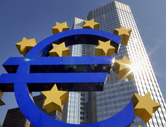 ECB vyhlásila, že úrokové sadzby pre dlžníkov by mali klesať