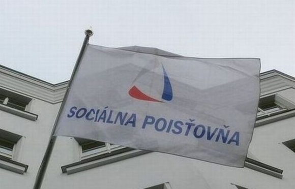 Zástava s logom Sociálnej poisťovne
