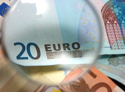 Priemerná mzda v druhom štvrťroku dosiahla 857 eur