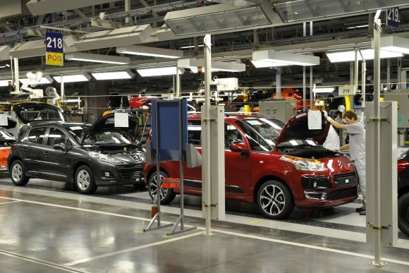 Trnavská automobilka PSA na dva týždne zastaví výrobu