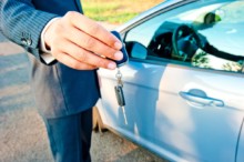 Man manager transmits the key to the new car buyer