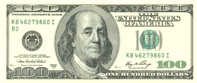 americká bankovka s hodnotou sto dolárov