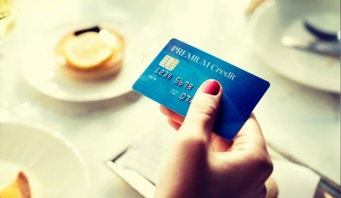 aký je rozdiel medzi kreditnou a debetnou kartou