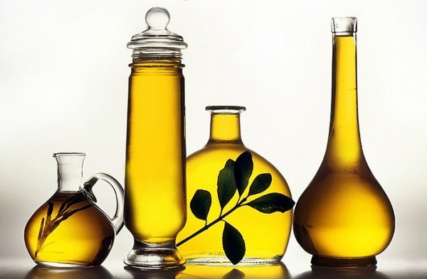 Olive oil 600x393.jpg
