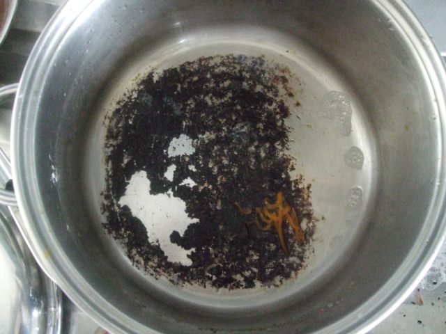 Burnt marmalade pan 1.jpg