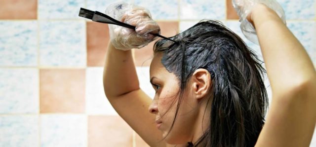 5 simple ways to prevent hair color from staining skin 1024x478.jpg