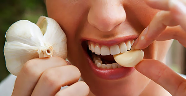 The health effects of eating garlic daily.jpg